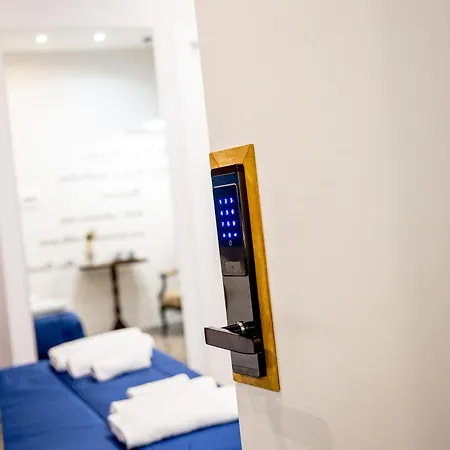 Miracolo Al Duomo Smart نابولي